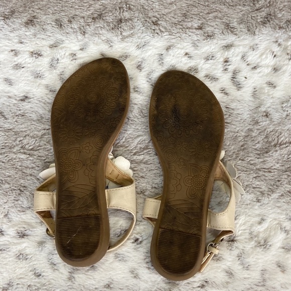 Nicole tan cream vegan leather floral sandals size 6 boho chic resortwear summer - Picture 10 of 12